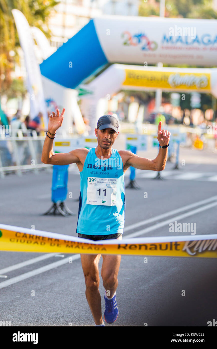 Malaga, Espagne. 22 octobre 2017. 'Abdelhadi El Mouaziz' vainqueur de '39 Carrera urbana ciudad de Malaga' à Malaga, Espagne, le 22 octobre 2017 crédit : Aitormmfoto/Alamy Live News Banque D'Images