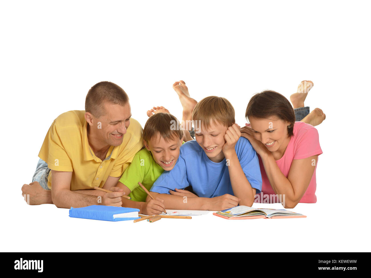 Famille à faire leurs devoirs ensemble Banque D'Images