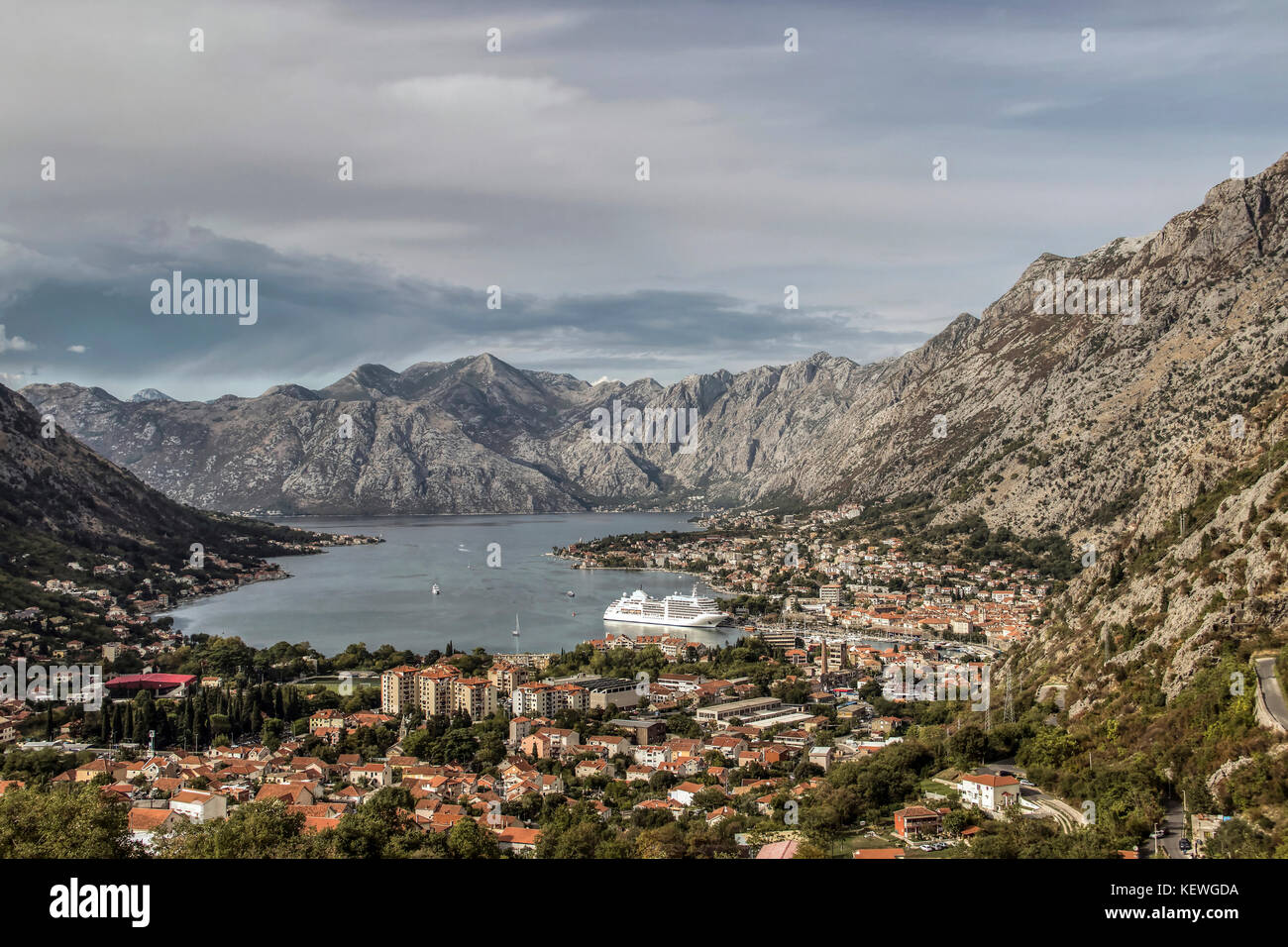 Monténégro - vue panoramique de la ville de Kotor et de la baie d'une même nom Banque D'Images