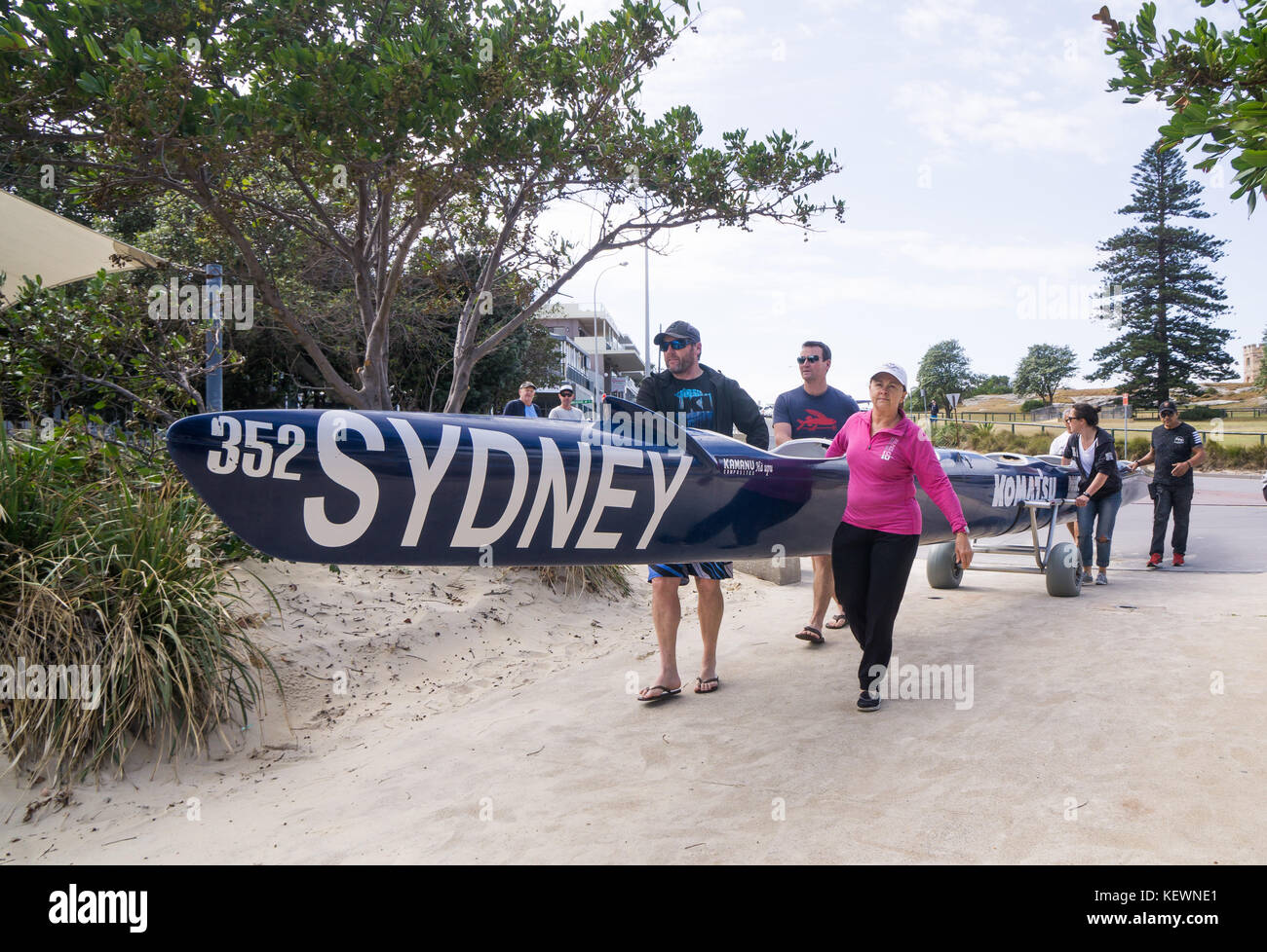Un Outrigger Canoe race dans le sud de Sydney Banque D'Images