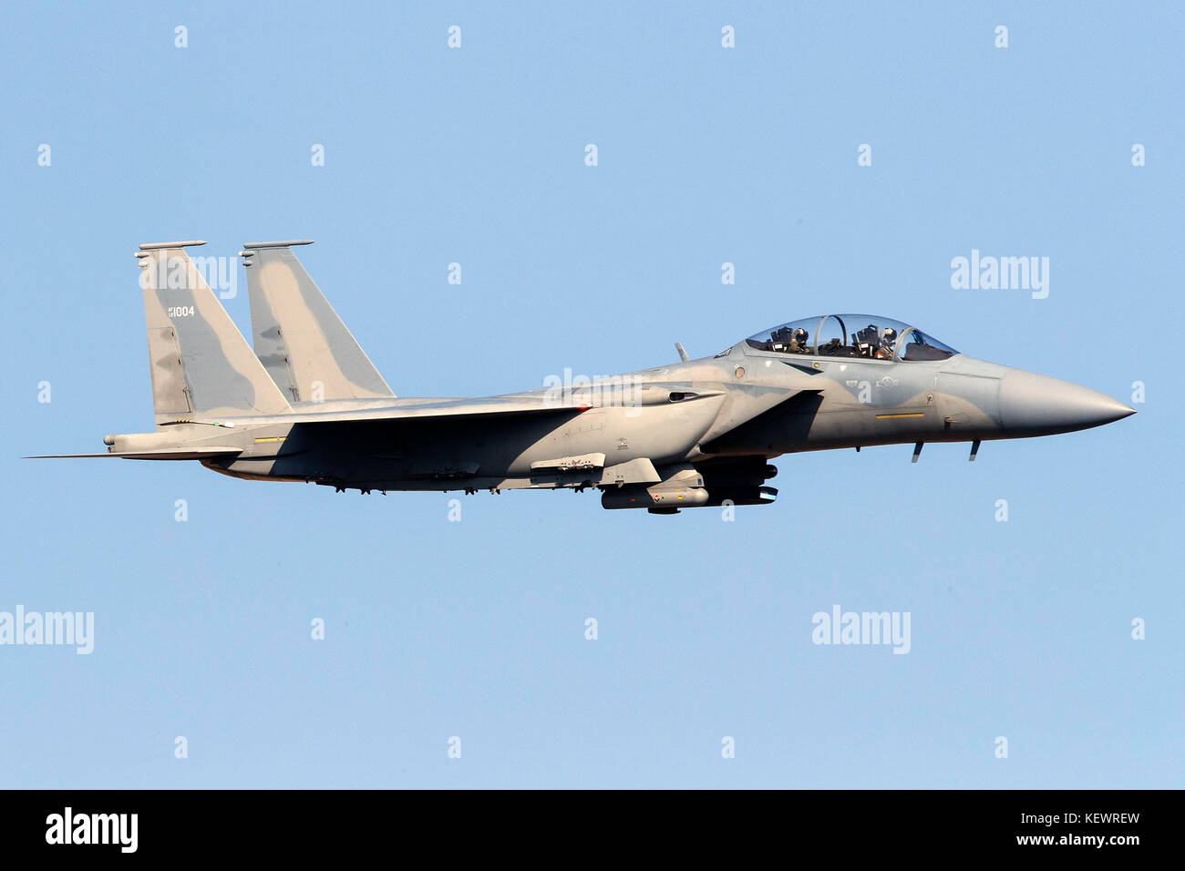 Arabie Royal Air Force Boeing F-15SA Eagle (12-1004) vole bas niveau sur la transition par Star Wars Jedi Canyon / Rainbow Canyon, Death Valley National Park, Panamint Springs, California, United States of America Banque D'Images