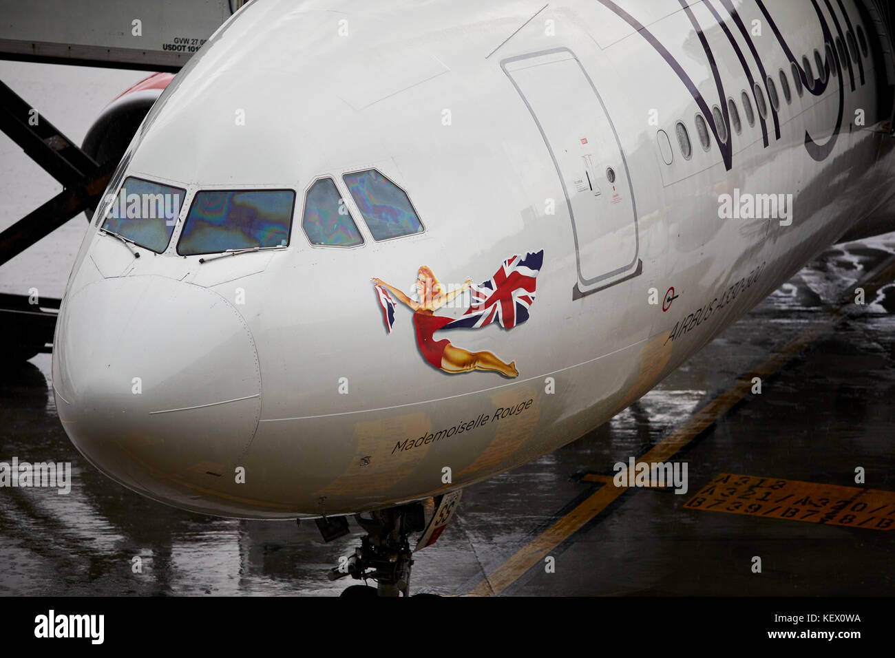 Boston Massachusetts New England North America USA , l'Aéroport International de Logan Virgin Atlantic Airbus A330-343X G-VKSS 'Mademoiselle Rouge Banque D'Images