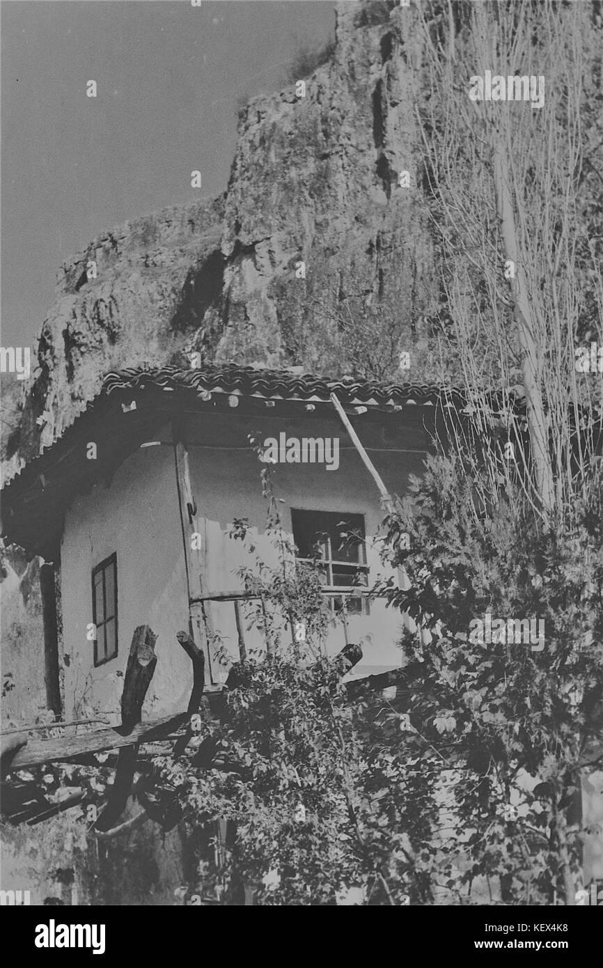 Le monastère de la Transfiguration, situé en Bulgarie, est un site religieux et culturel important. Cette image illustre l'architecture historique du monastère et son importance spirituelle dans le patrimoine bulgare. Banque D'Images