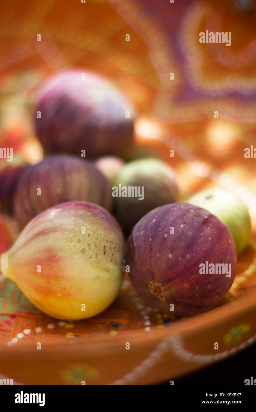 figues sèches dans un bol Banque D'Images