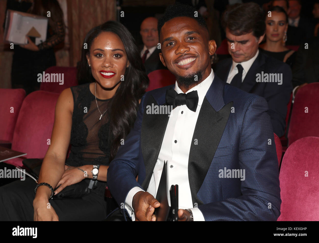 Alex Scott et Samuel Eto'o lors des meilleurs FIFA Football Awards 2017 au palladium Theatre de Londres. Banque D'Images