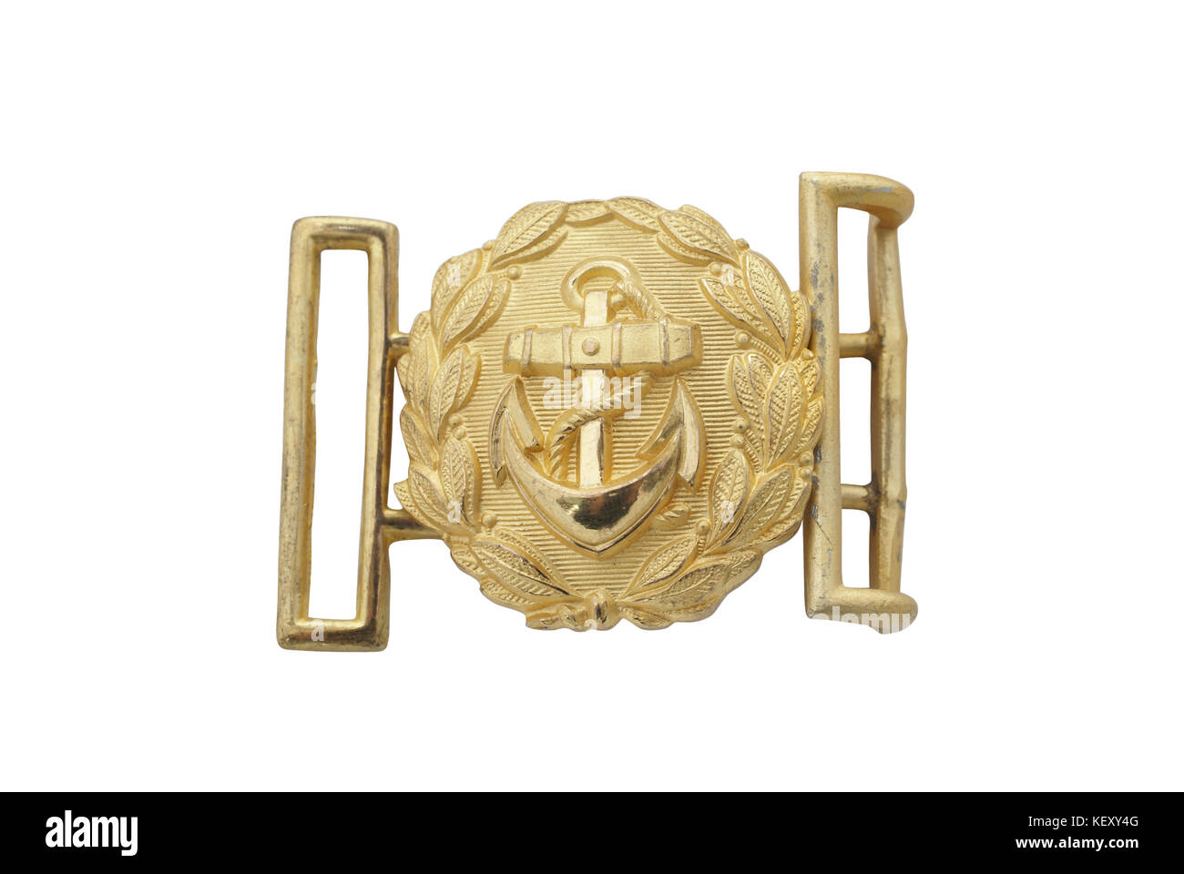 L'Allemagne à la seconde guerre mondiale. boucle de ceinture officier de la marine allemande (Kriegsmarine). laiton avec dorure. paht sur fond blanc l'Allemagne à la Banque D'Images
