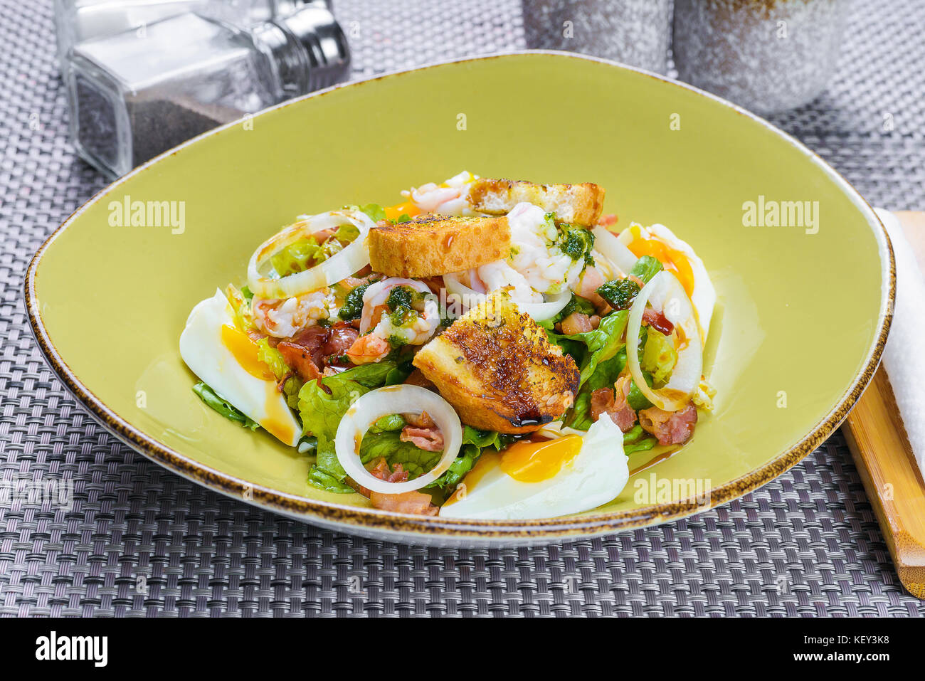 Salade aux oeufs et coréen fruits de mer Banque D'Images