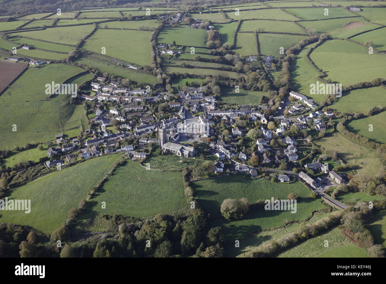 Une vue aérienne du village de Ugborough et ses environs campagne du Devon Banque D'Images