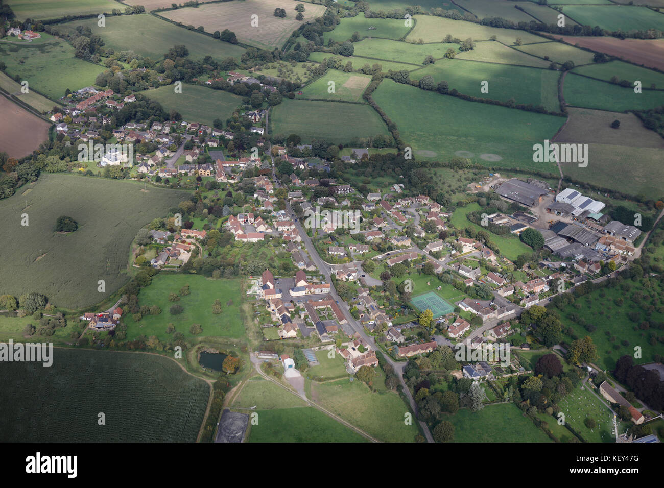 Une vue aérienne du village de Somerset North Cadbury et la campagne environnante Banque D'Images