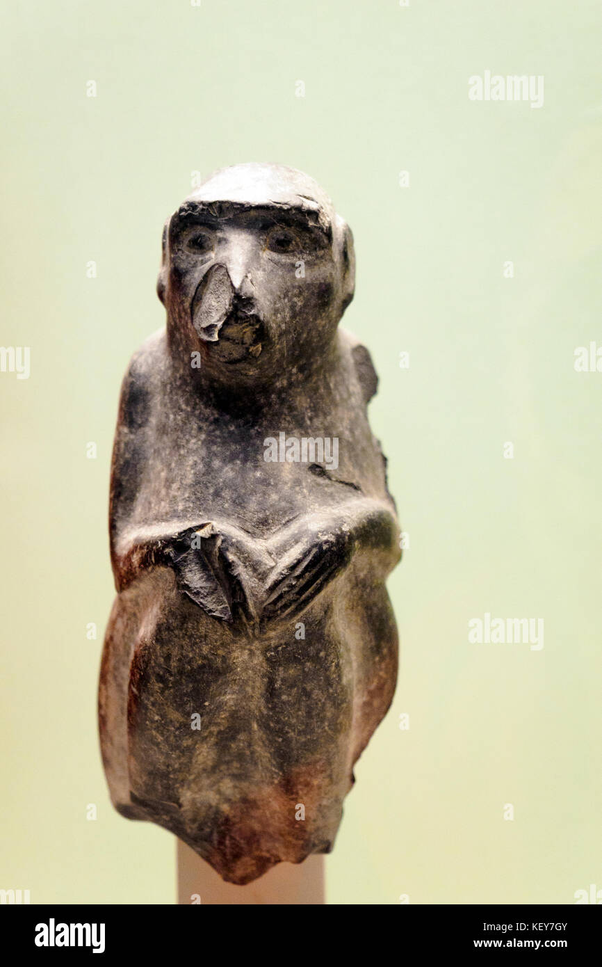 Statue d'un singe à propos de 1250-1200 bc de kar tukulti-Ninurta, le nord de l'iraq certains rois mésopotamiens enorgueillissent sur leur collection d'animaux inhabituels, qu'ils ont acquise dans la mesure du possible, et commémorée dans des monuments en pierre Banque D'Images