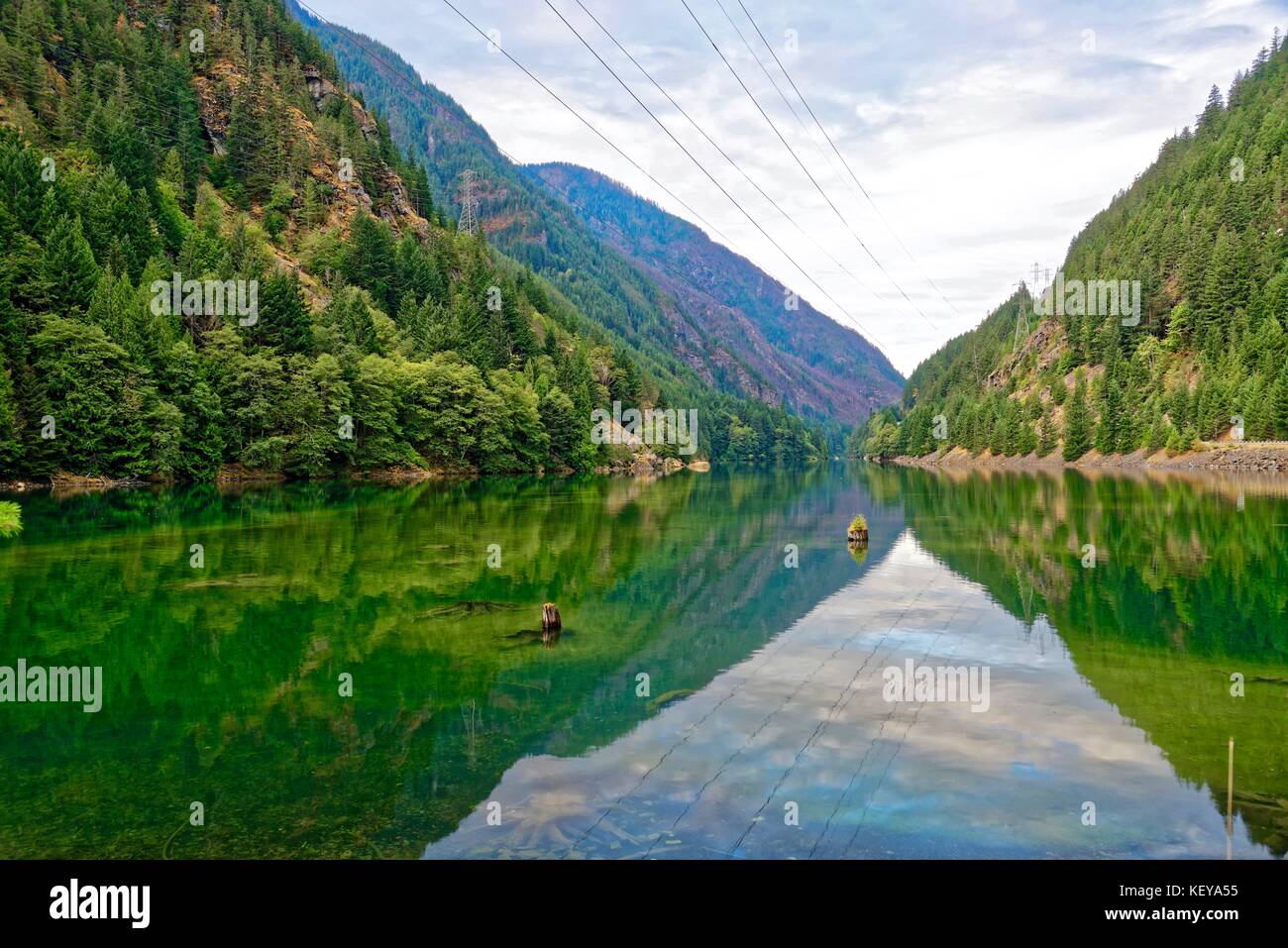 Lac de gorges dans North Cascades National Park, Washington Banque D'Images