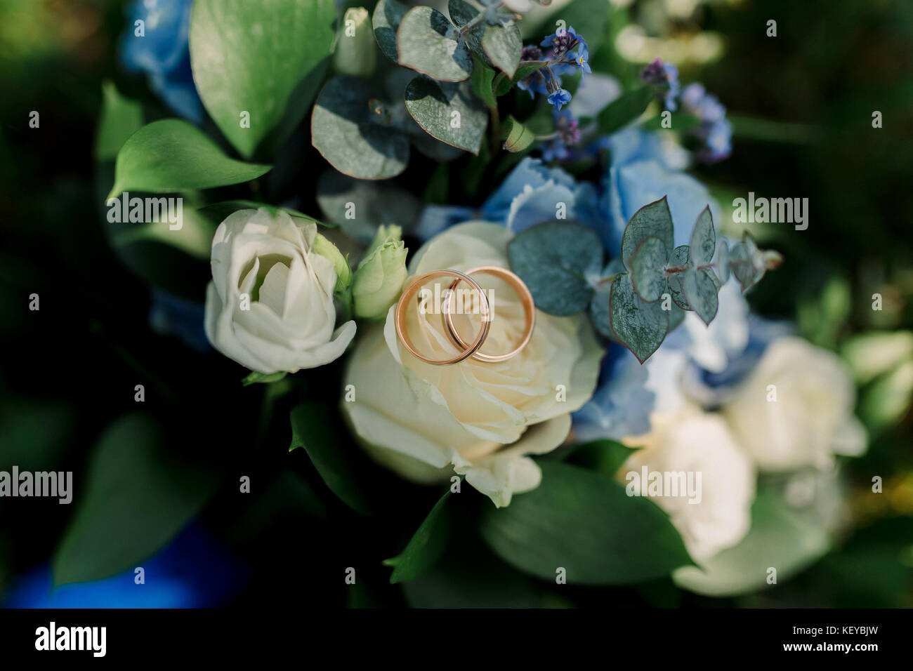 Mariage bouquet de fleurs colorées. Détails de mariage Banque D'Images