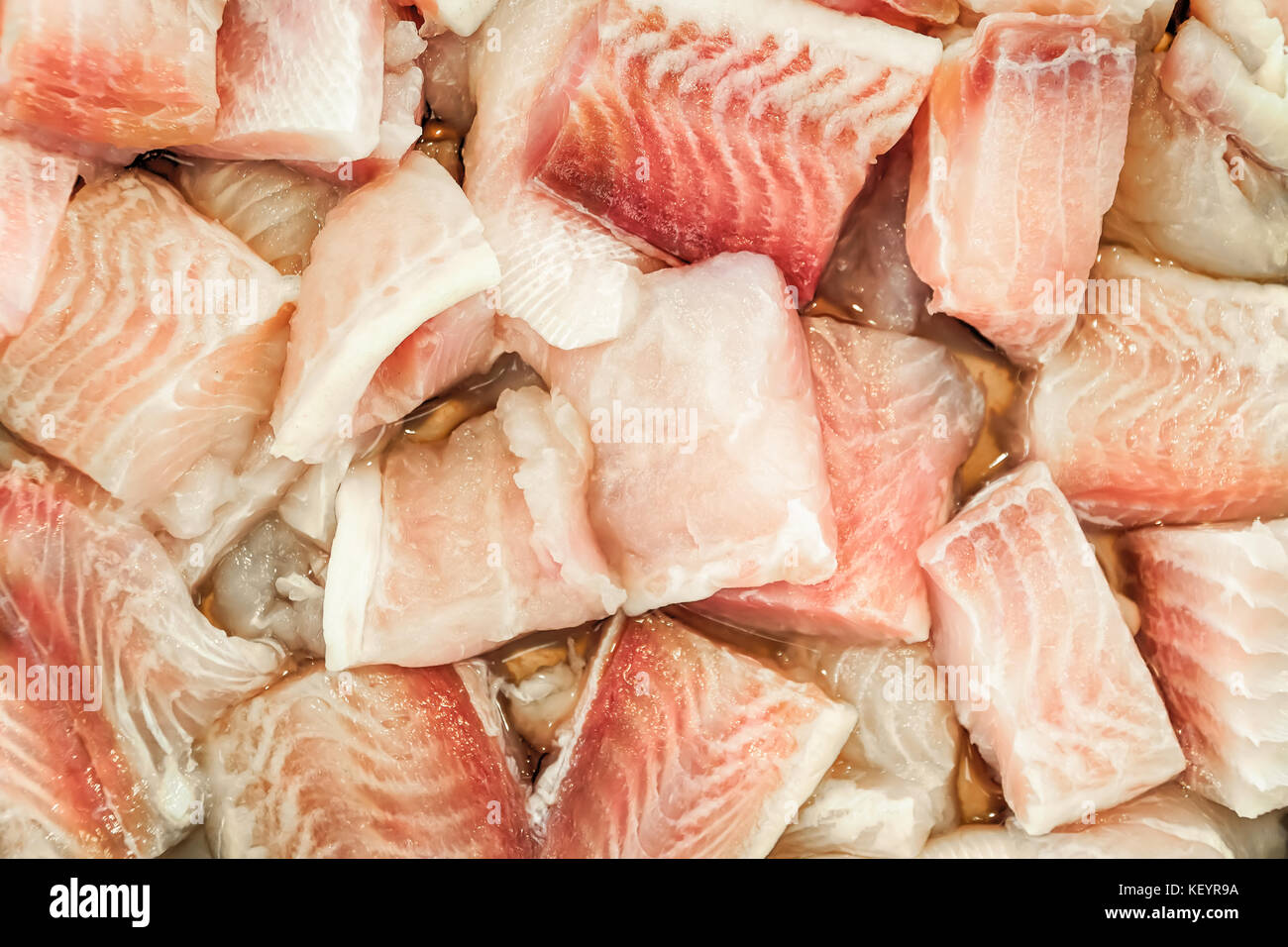 Filet de lotte fraîche sur la glace pour la vente au marché. Banque D'Images