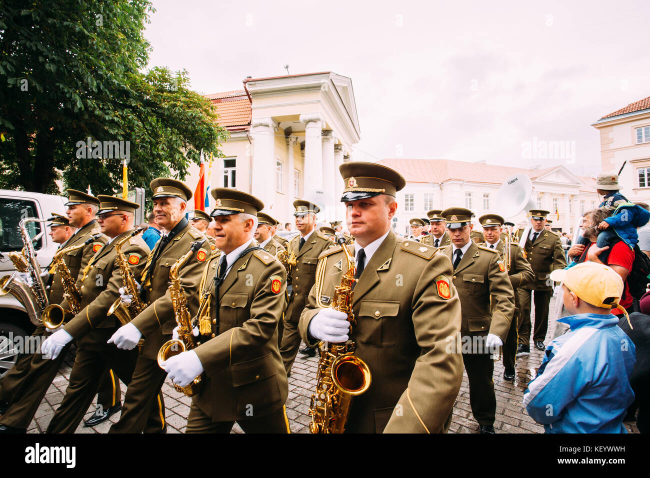 Vilnius, Lituanie. Les agents de l'orchestre militaire de Lituanie prendre part au défilé de jour de l'état sur place près de palais présidentiel. maison de vacances en commemo Banque D'Images