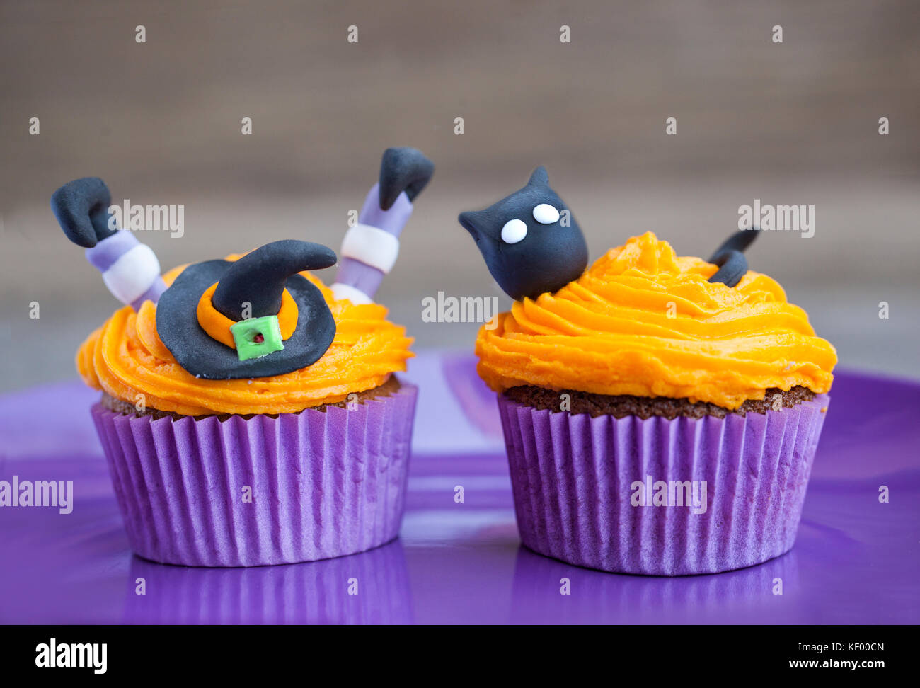 Cupcakes halloween sorcière et chat Banque D'Images