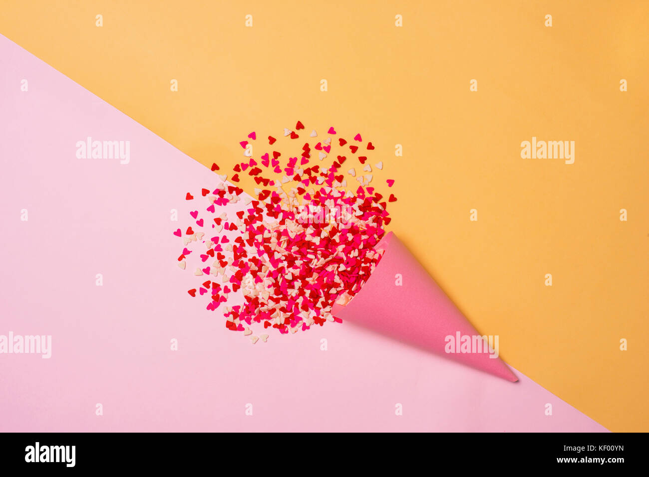 Concept d'anniversaire. haut afficher divers bonbons sucrés. Banque D'Images