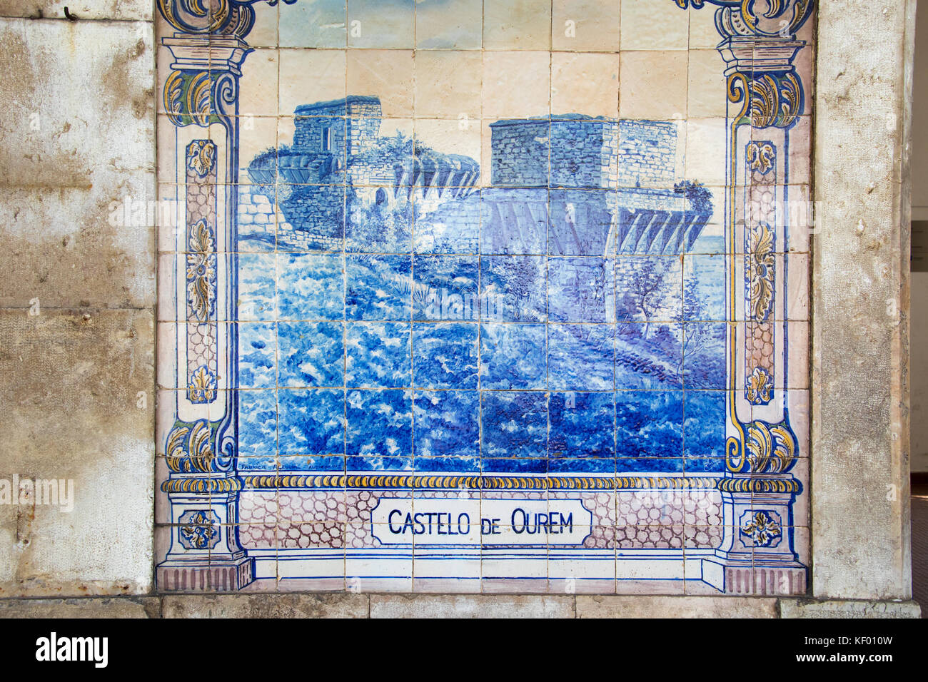 Les carreaux de céramique bleu représentant le château historique de Ourem à Santarem, Santarem, Portugal Banque D'Images