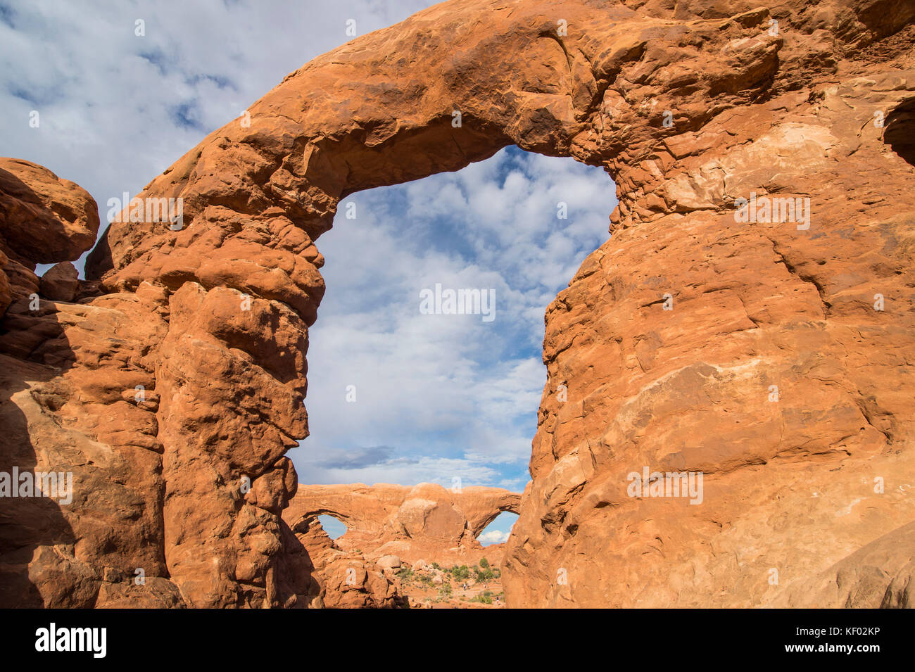 Avis sur l'amérique du nord et du sud à partir de la fenêtre de passage de tourelle, Arches national park, Utah, USA Banque D'Images