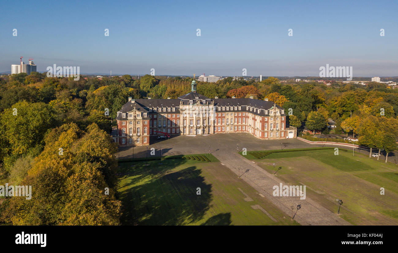 Vue aérienne du château de Münster, dans le nord-Westphalie Banque D'Images