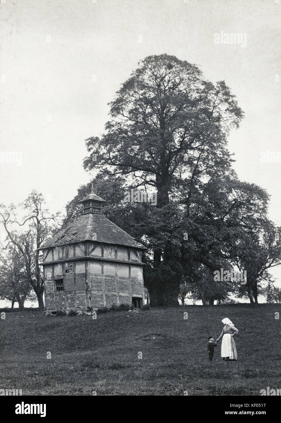 Pigeonnier, Oddingley, Worcestershire, 14 mai 1894. Percy Thomas Forrest (c 1864-1927), épreuve au platine. Percy Deakin était un des lieux de l'enregistreur buil Banque D'Images