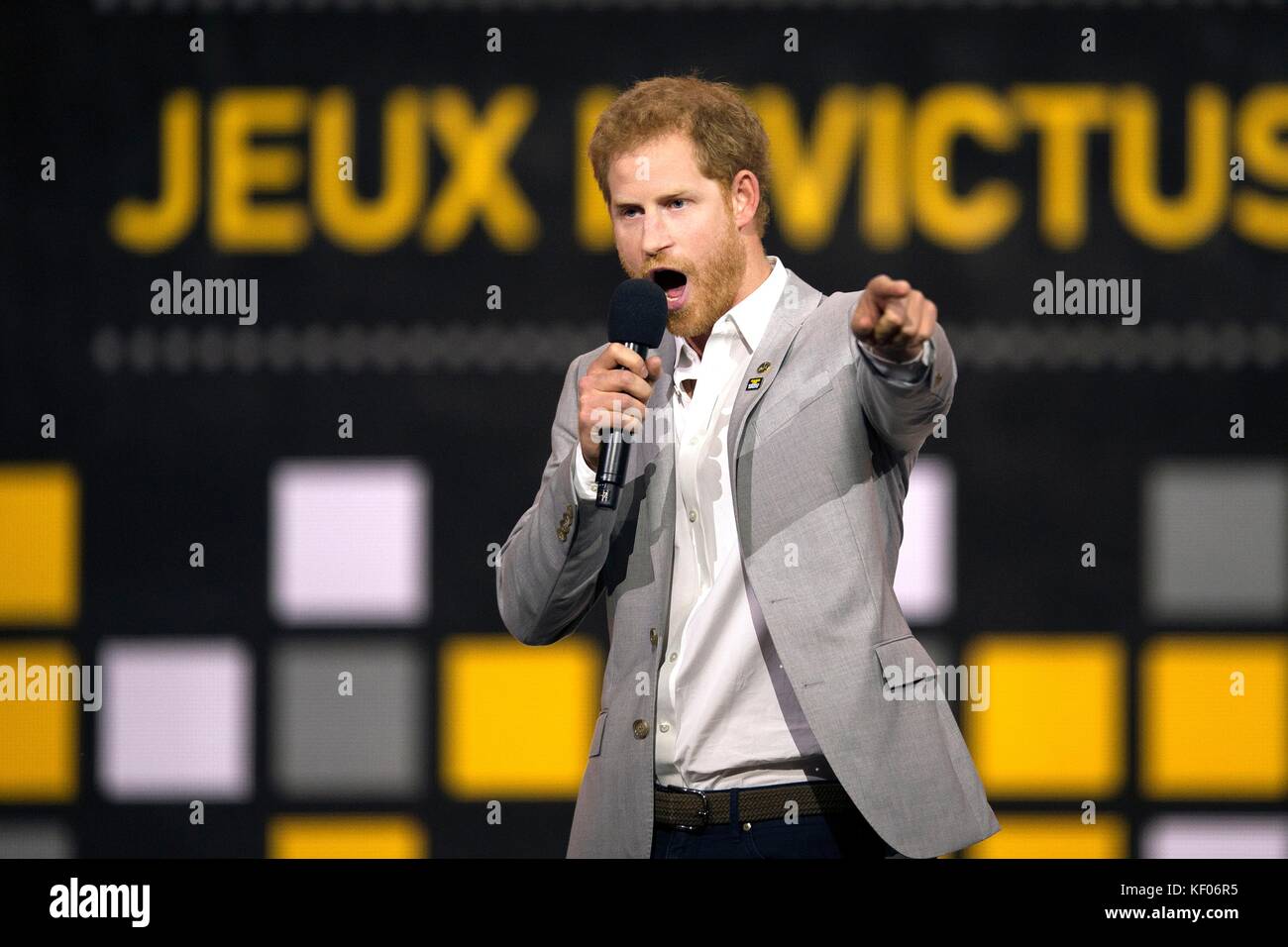 Royaume-Uni le Prince Harry de Galles prend la parole lors de la cérémonie de clôture des Jeux Invictus au Centre Air Canada le 30 septembre 2017 à Toronto, Canada. Les Jeux Invictus sont un événement international de style paralympique pour les militaires blessés ou malades et les vétérans. Banque D'Images