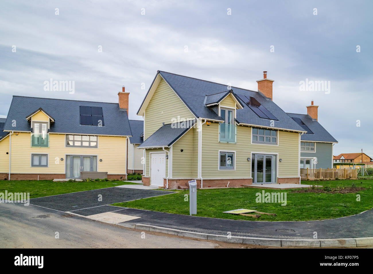 Développement de nouveaux logements sur le bord d'un village de Northumbrie, England, UK Banque D'Images