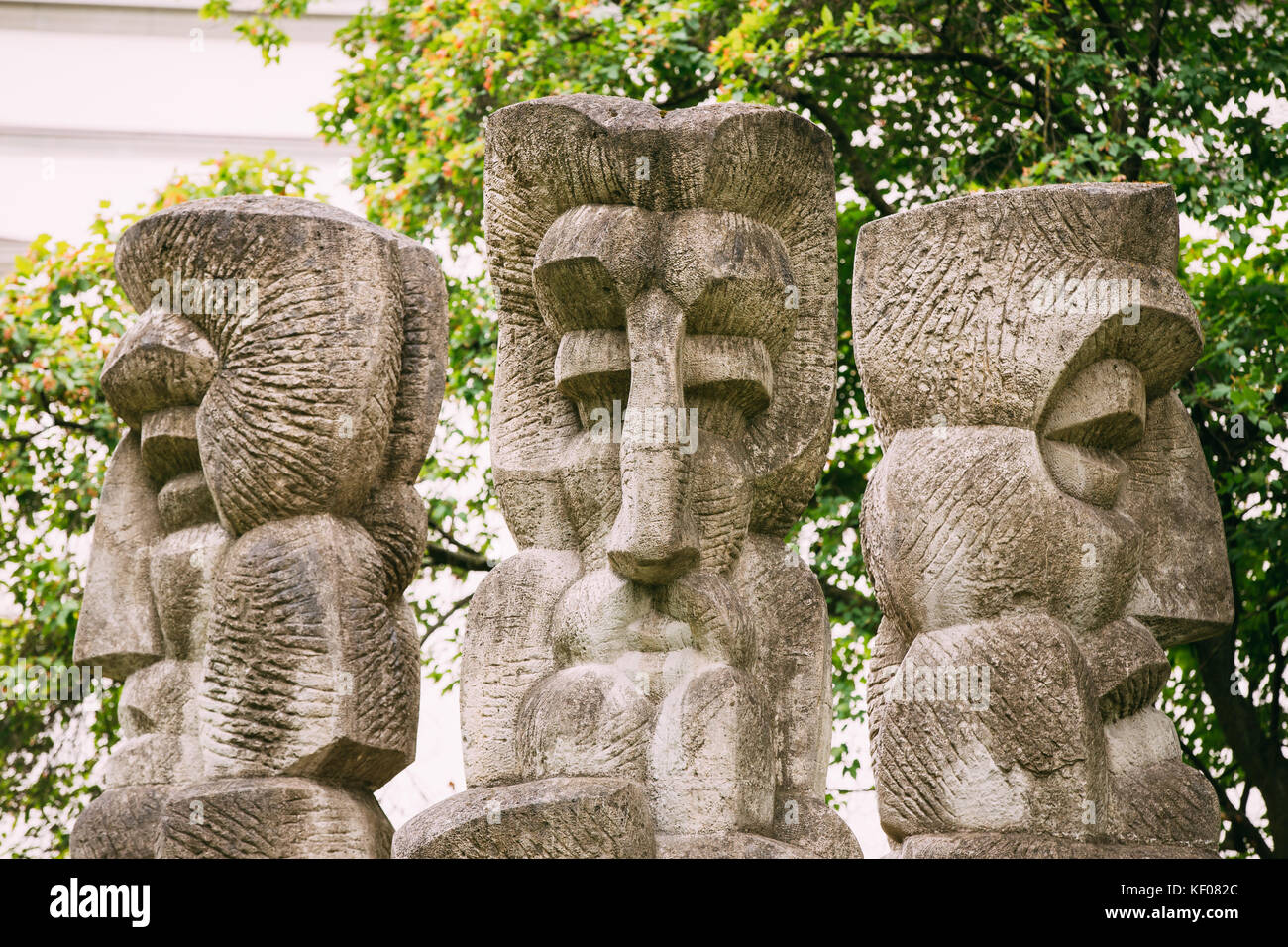 Vilnius, Lituanie. Symboles des divinités de paganisme Stone Cult image, idoles près du Musée national de Lituanie. Symboles de l'histoire. Banque D'Images