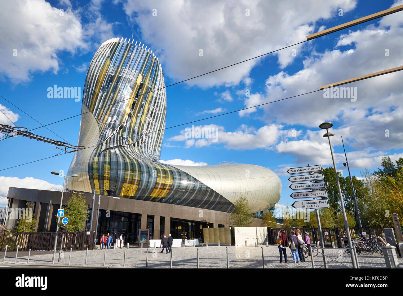 Vue extérieure du musée du vin La Cité du vin, Bordeaux, France Banque D'Images