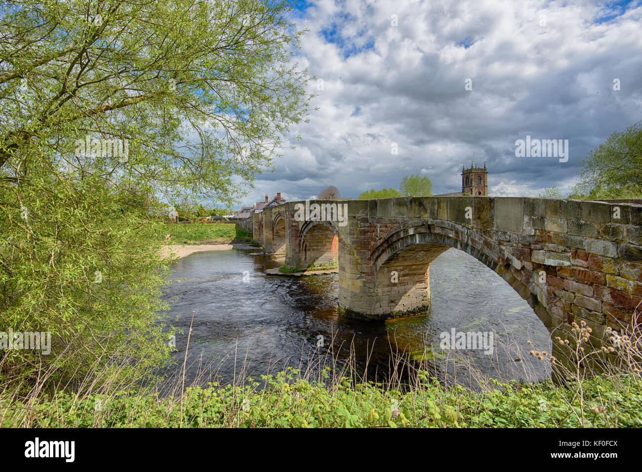 Bangor Bridge Over the River Dee, Bangor on Dee, Wrexham, Clwyd, pays de Galles, Royaume-Uni. Banque D'Images