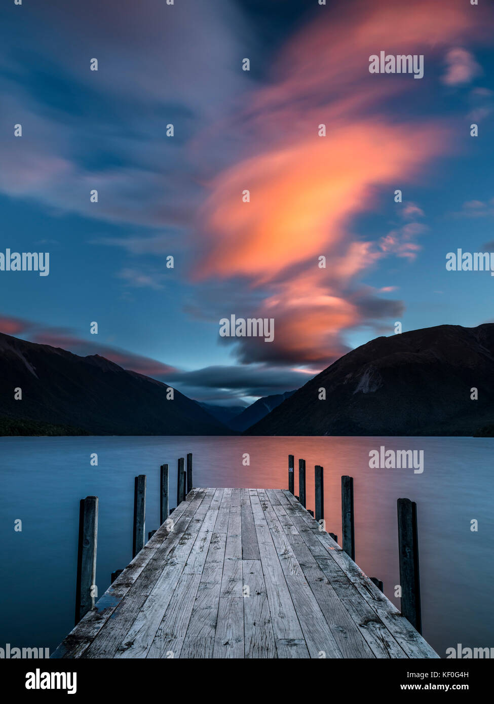 Nouvelle Zélande, île du sud, saint arnaud, coucher du soleil à lac Rotoiti Banque D'Images