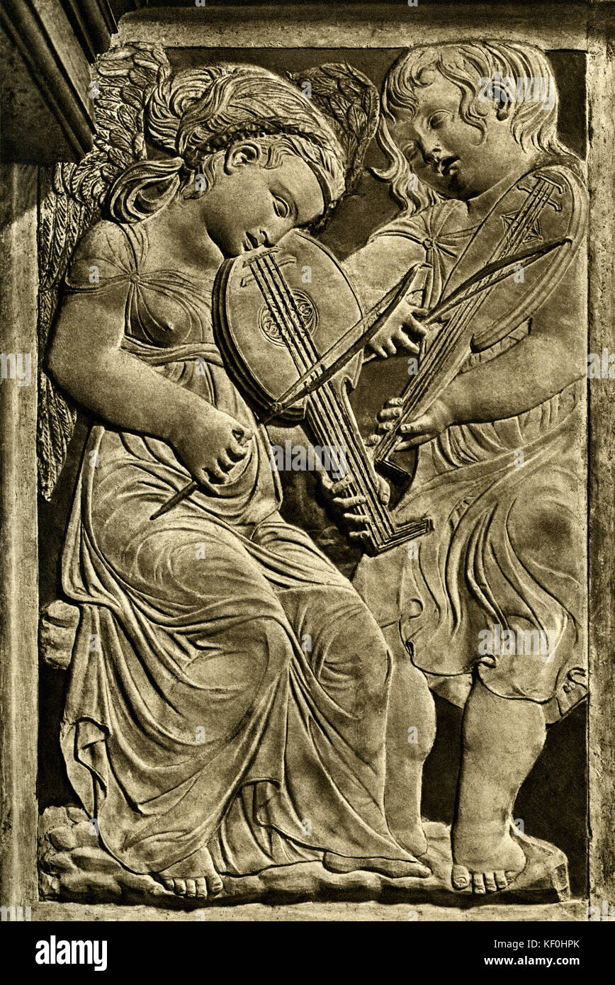 'Angeli musicanti' par Agostini di Duccio, vers 1460. Relief sculpture du Tempio Malatestiano, Rimini, Italie. Deux anges jouer rebecs médiéval en face de l'autre. Ajouter le sculpteur 1418 - 1481 Banque D'Images