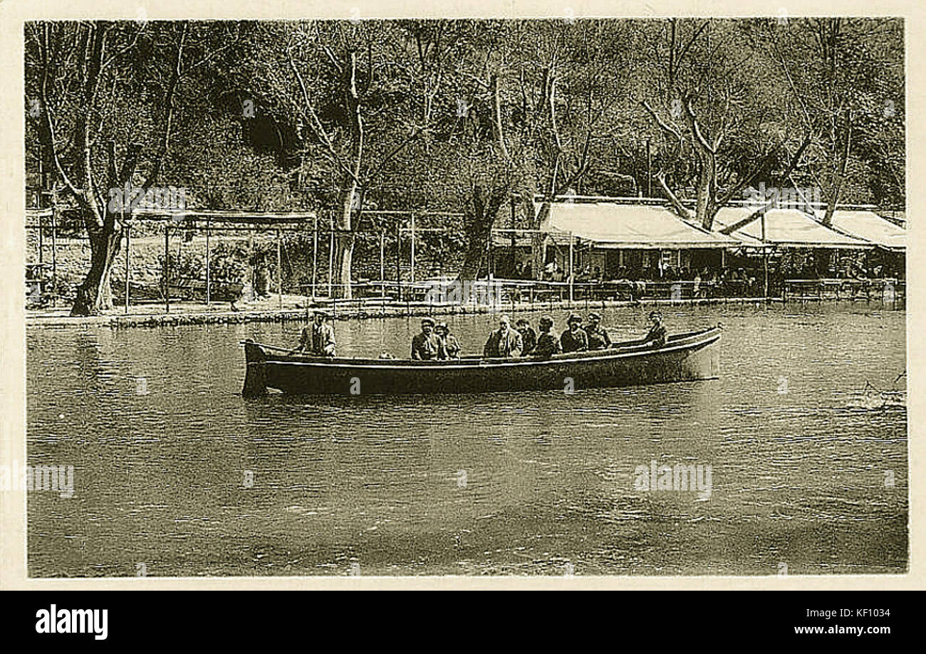 Fontaine de Vaucluse Balade en barque sur la Sorgue Banque D'Images