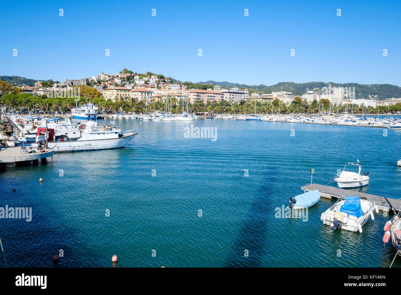 Vue sur la Spezia et son port avec le château, la Spezia, Ligurie, Italie Banque D'Images