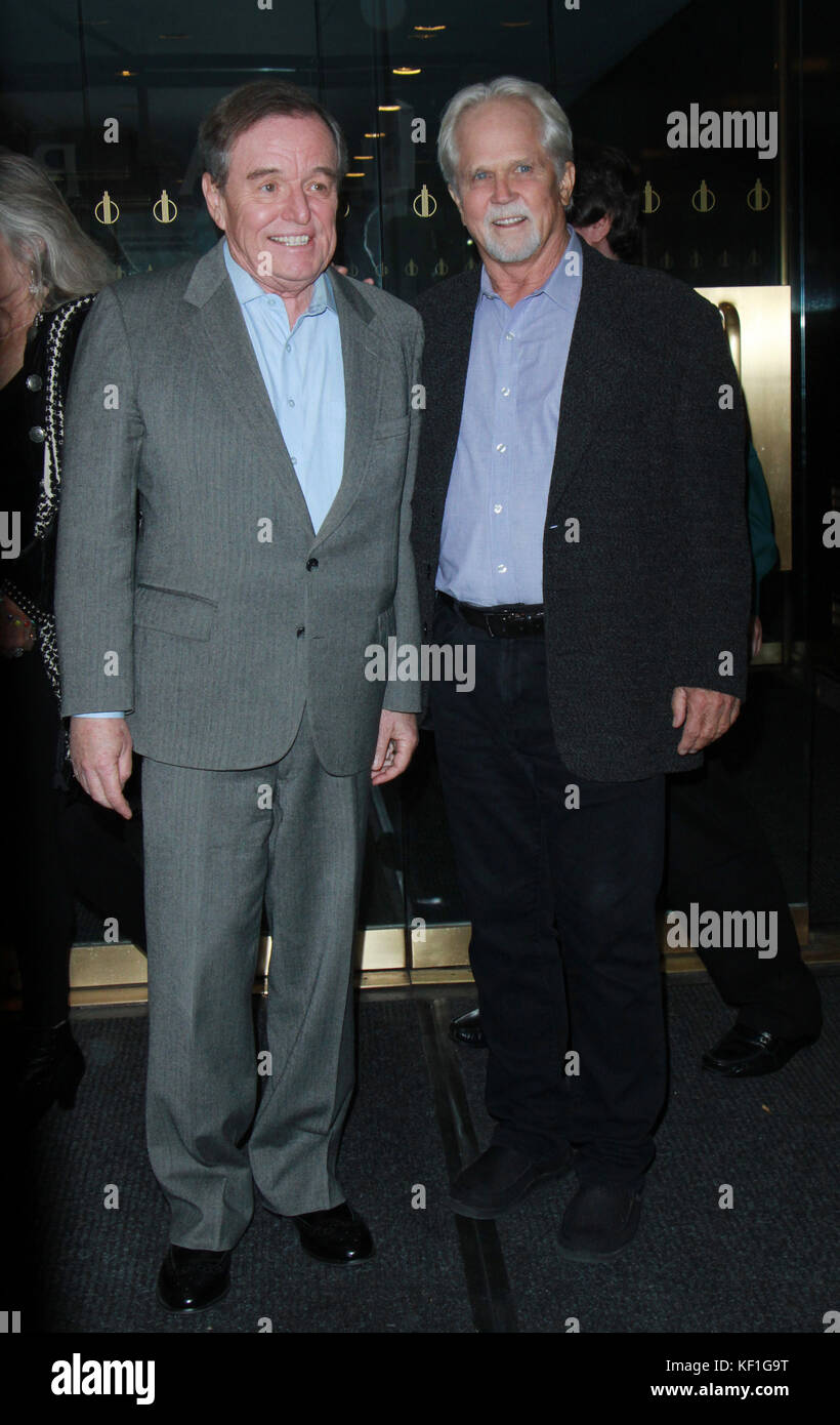 New York, NY, États-Unis. 25 octobre 2017. Jerry Mathers et Tony Dow au salon d'aujourd'hui de NBC, qui a fait la promotion du 60ème anniversaire de leur série télévisée classique, La Laissent à Beaver à New York le 25 octobre 2017. Crédit : Rw/Media Punch/Alay Live News Banque D'Images