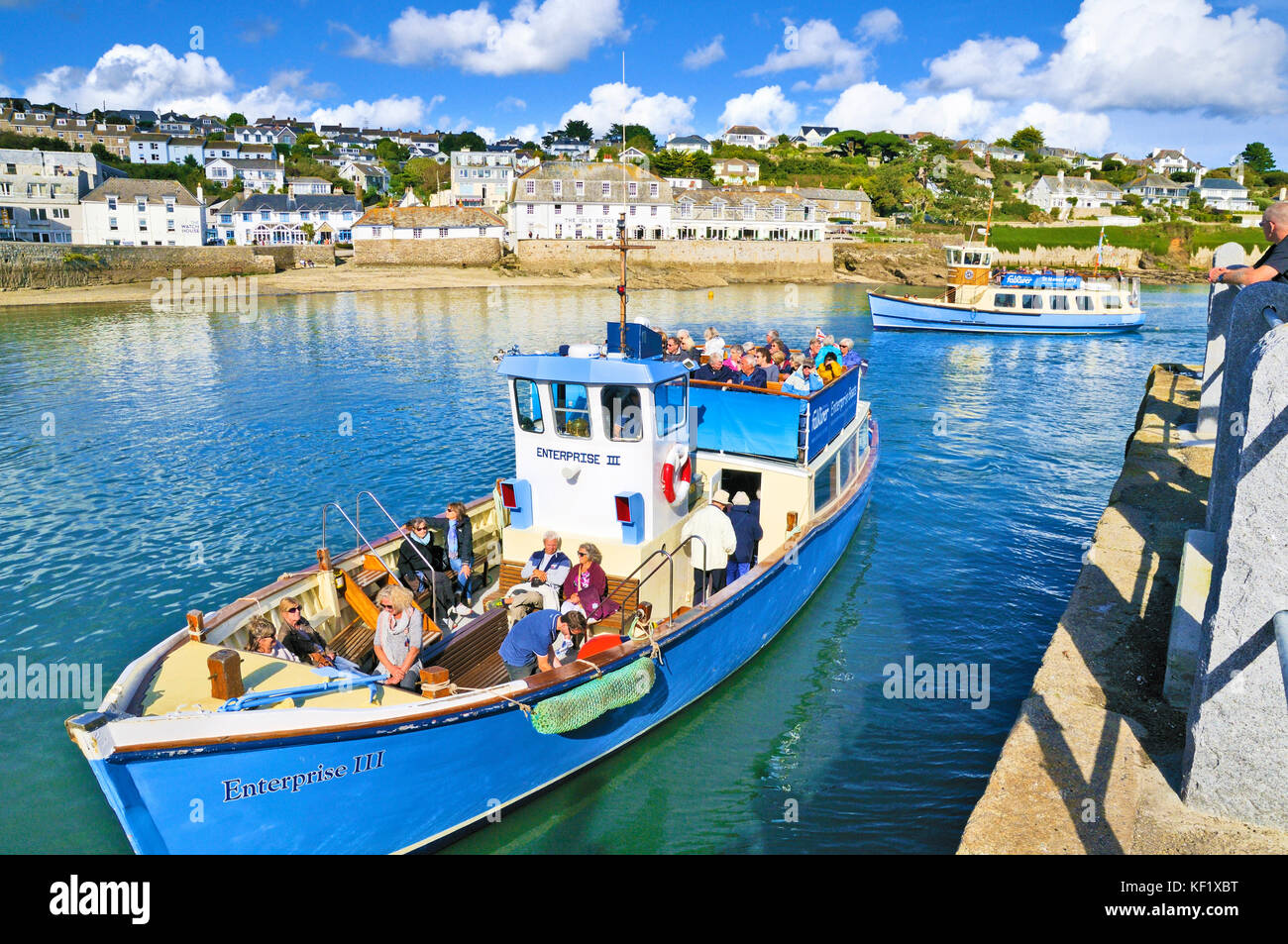 Les touristes sur une excursion en bateau à St Mawes, Roseland Peninsula, Cornwall, UK Banque D'Images