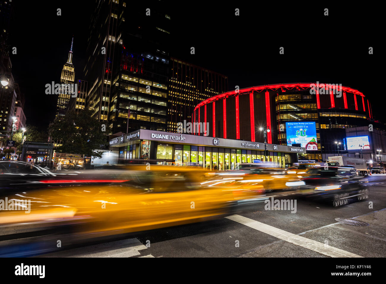 Empire state building et Medison Square Garden at night, New York City Banque D'Images