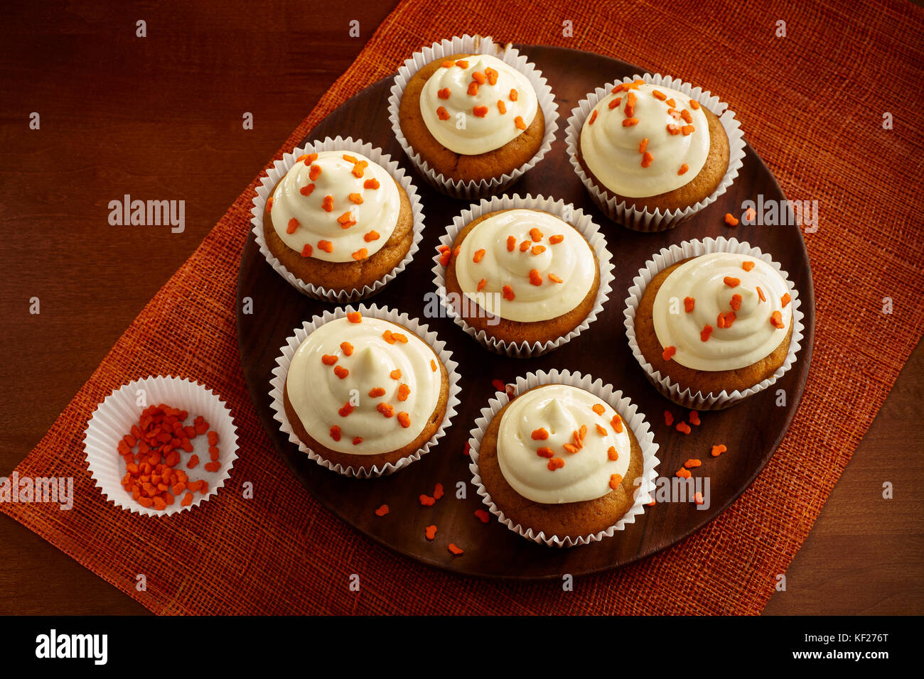 Pumpkin cupcakes au miel d'épices Banque D'Images