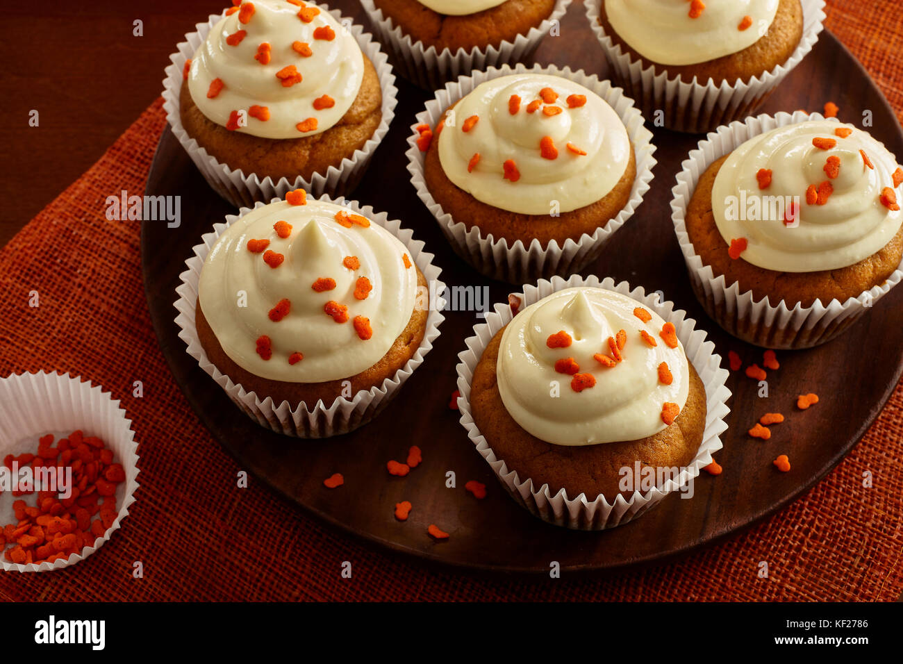 Pumpkin cupcakes au miel d'épices Banque D'Images