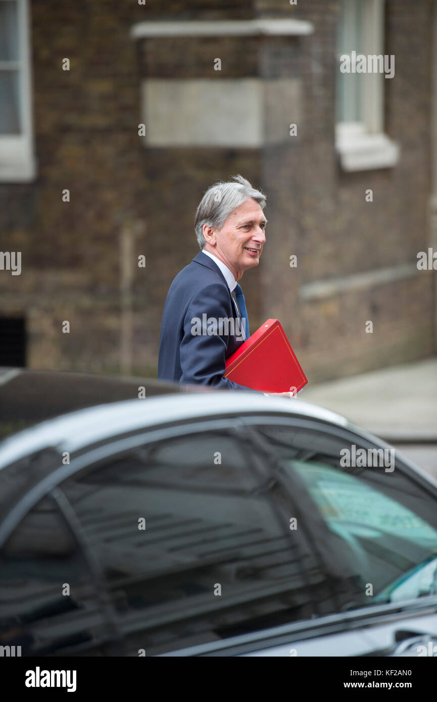 Downing Street Cabinet Meeting, 24 octobre 2017, Westminster, Londres, Royaume-Uni. Crédit: Malcolm Park Banque D'Images