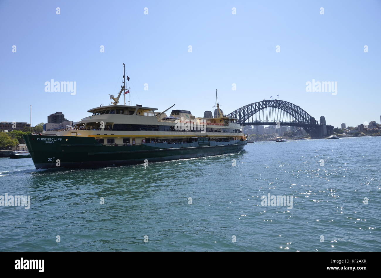 Ferry sydney dame northcott laissant Circular Quay à Sydney, avec le pont du port à l'arrière-plan Banque D'Images