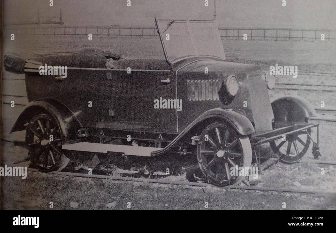 Cette image présente le Tatra T154, un gros modèle de camion tchécoslovaque, connu pour sa durabilité et son utilisation dans des applications commerciales et militaires. Le véhicule représente le design industriel du milieu du XXe siècle. Banque D'Images