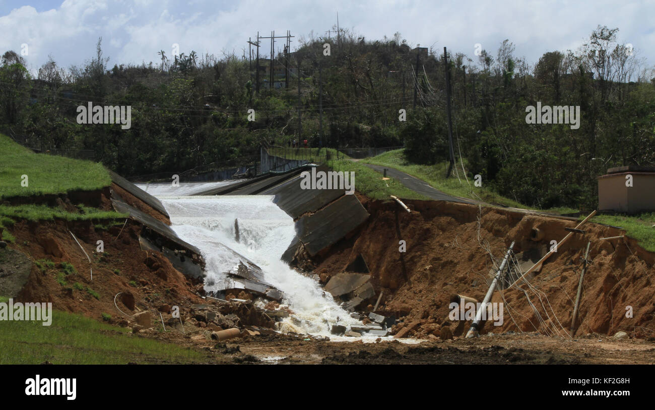 Les inondations causées par l'ouragan Maria endommagent le barrage de Guajataca le 3 octobre 2017 à Porto Rico. Banque D'Images