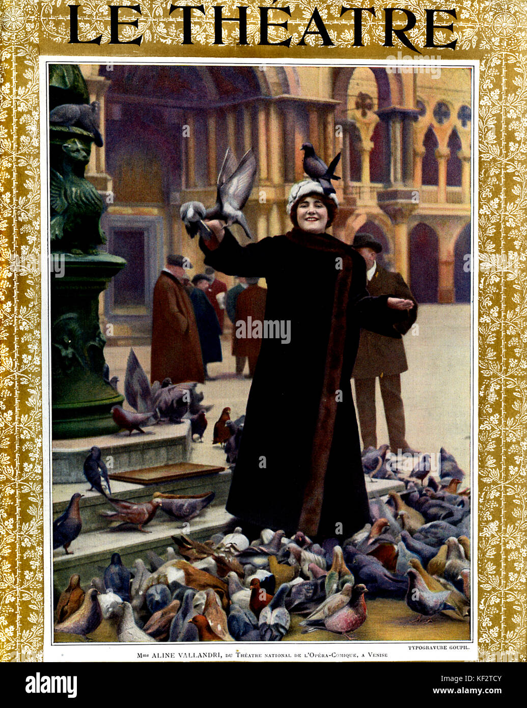 Aline Vallandri actrice du théâtre national de l 'Opéra Comique, sur la Piazza San Marco, Venise, entouré par les pigeons. Couvrir de Le Théâtre, mai 1913. Banque D'Images