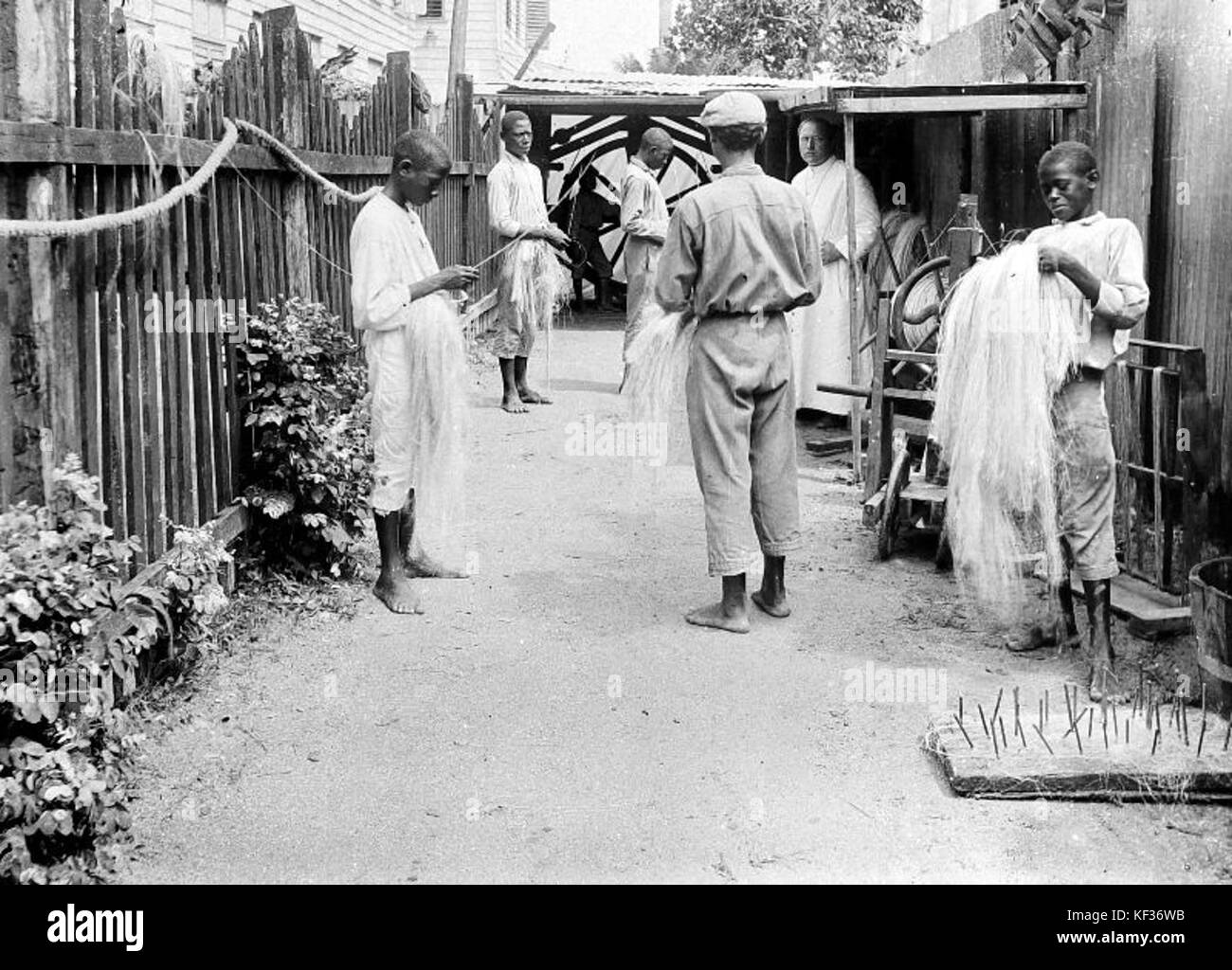 Jongensweeshuis Touwslagerij van het van de chambres Katholieke manquer... Collectie stichting Nationaal Museum van Wereldculturen TM 10018934 Banque D'Images