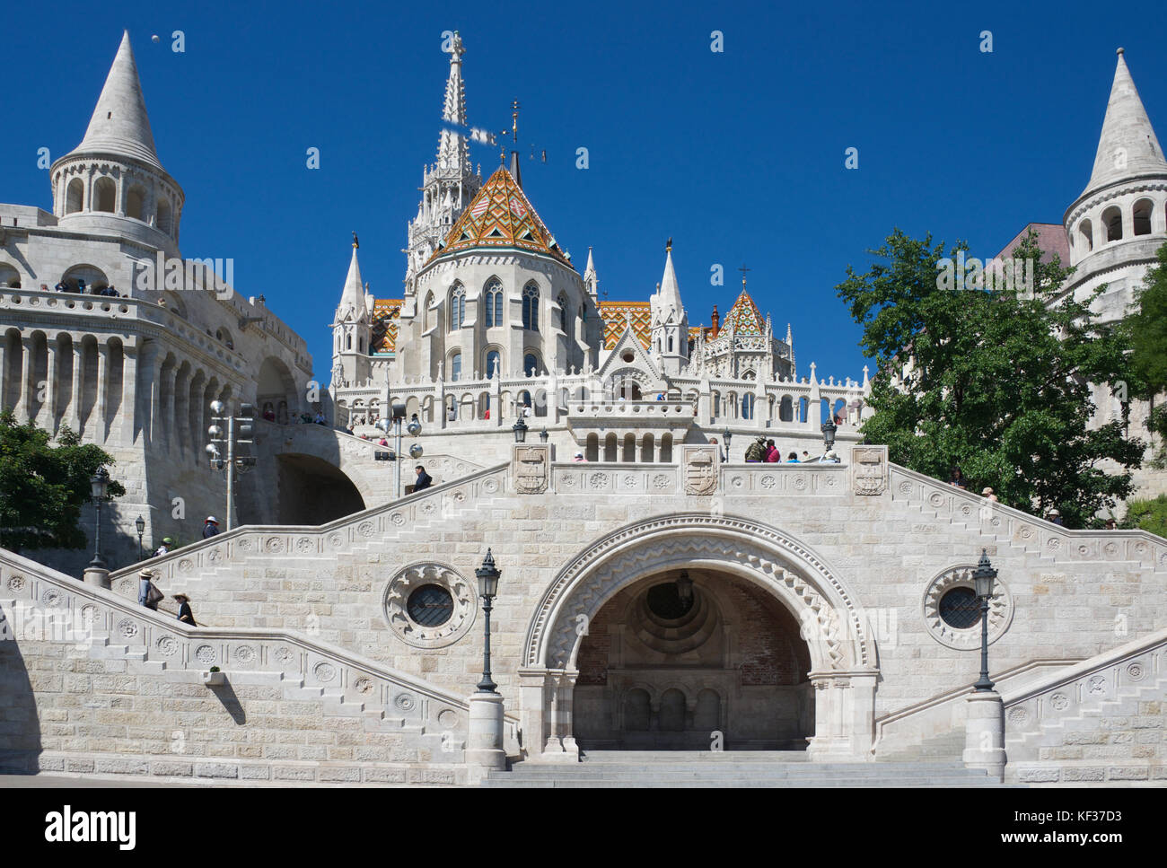 L'Église Matyas et du Bastion des Pêcheurs à partir de ci-dessous Quartier du Château de Buda Budapest Hongrie supérieure Banque D'Images