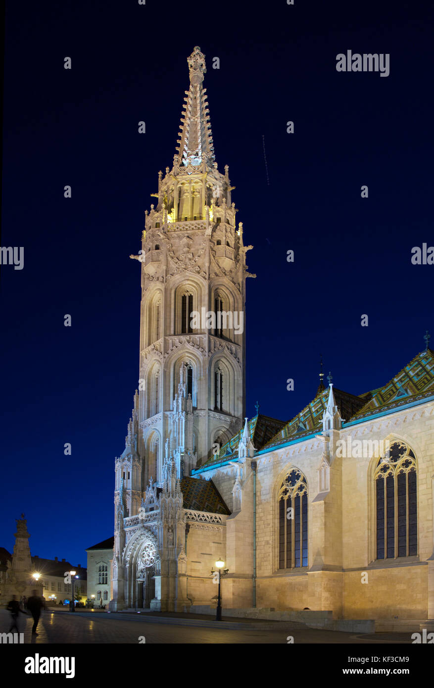 L'Église Matyas éclairé la nuit Quartier du Château de Buda Budapest Hongrie supérieure Banque D'Images