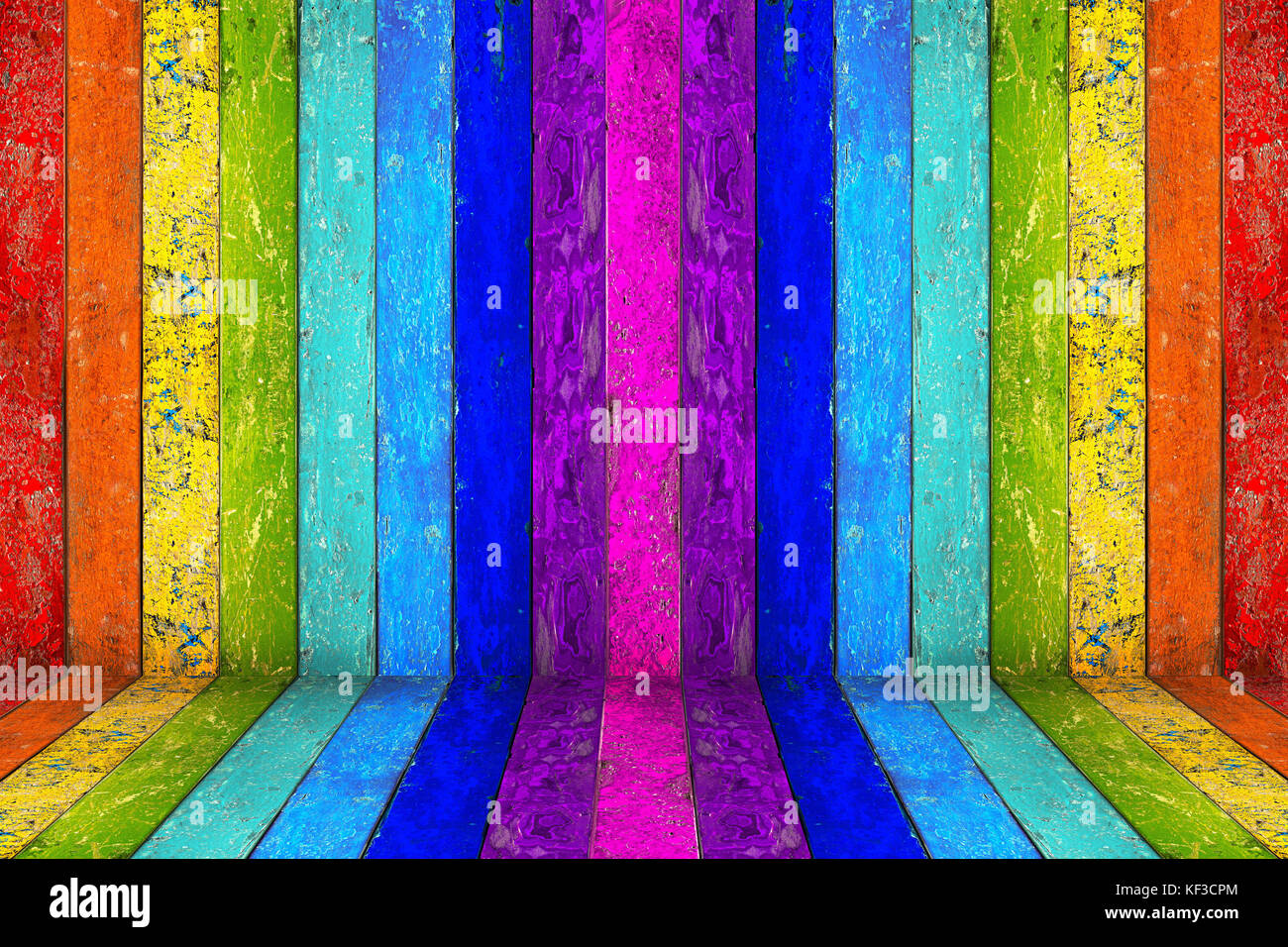 Arc-en-ciel en bois vide dynamique coloré avec copie espace planches rustiques texture de fond rétro Banque D'Images