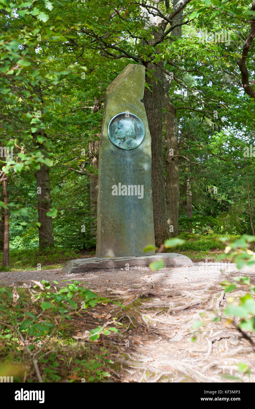 Monument commémoratif John Ruskin à Friars Crag Derwentwater Keswick Cumbria Angleterre Royaume-Uni GB Grande-Bretagne Banque D'Images