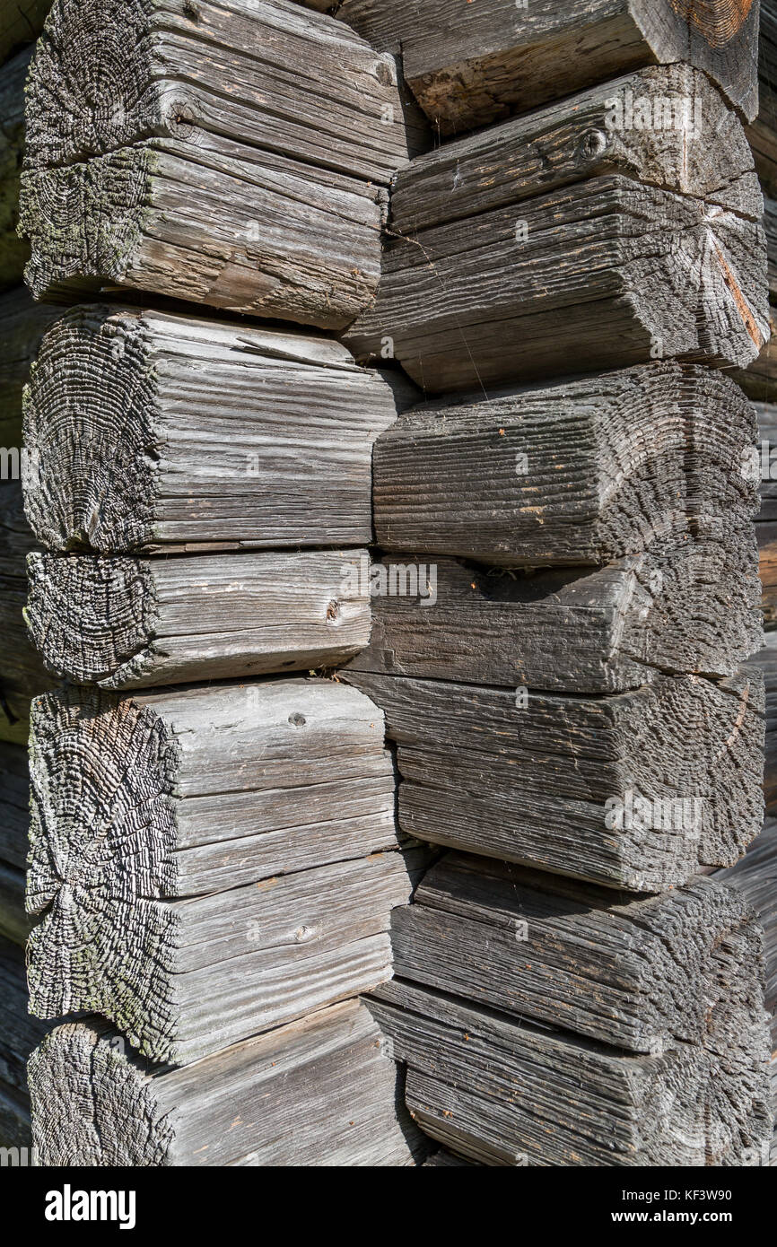 Vieille Grange en bois rond et la texture de fond d'angle Banque D'Images
