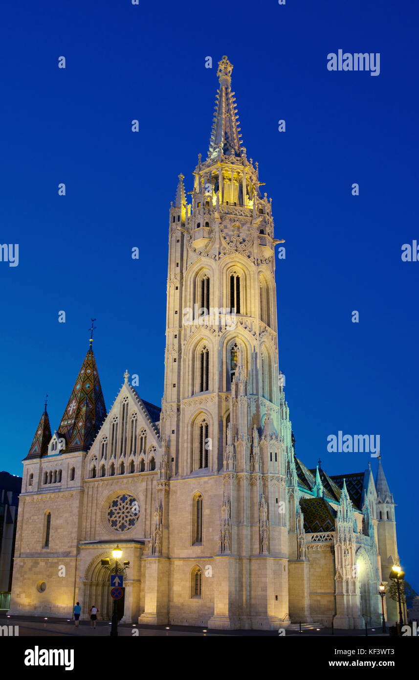 Au crépuscule de l'Église Matyas Quartier du Château de Buda Budapest Hongrie supérieure Banque D'Images
